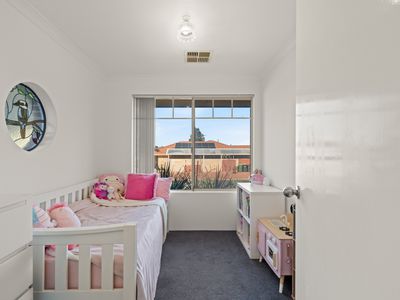 2 Stenton Gardens, Kinross