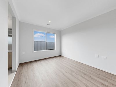 16 Chance Way, Clyde North