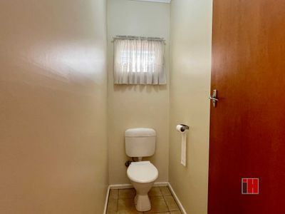 22 Lake Street, Avondale Heights