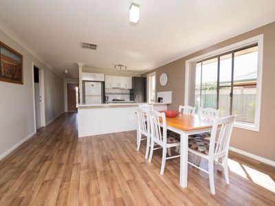8 Glenshee Close, Dubbo