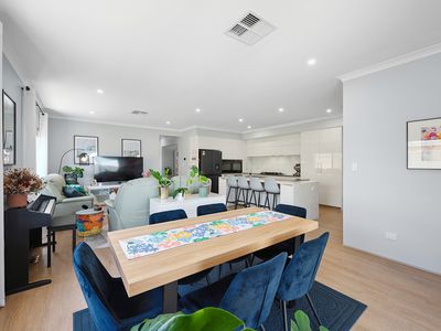 18 Lancaster Loop, Piara Waters