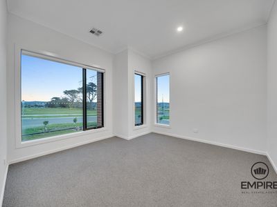 100 Clara Drive, Clyde North