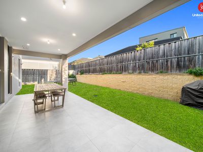 32 Jenkinson Drive, Elizabeth Hills