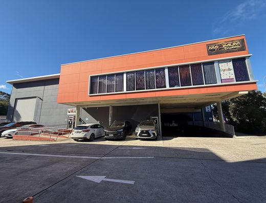 OUTSTANDING OPPORTUNITY - RECREATIONAL OR INDUSTRIAL FACILITY FOR LEASE