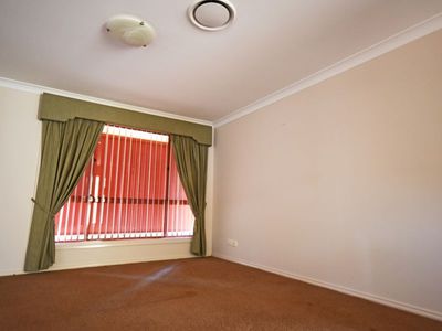 1 / 36 Windsor Parade, Dubbo