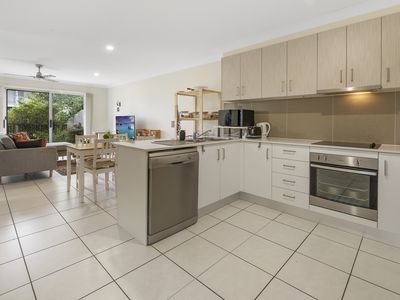 5 / 4 Rhiana Street, Pimpama