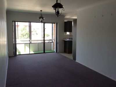 8 / 11 Peterborough Avenue, Lake Illawarra