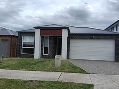 25 Winnows Street, Officer