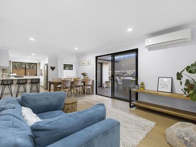 5 Eggleton Place, Wakerley