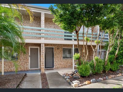3 / 3 King Street, Urangan