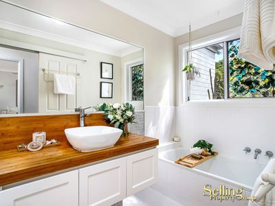 16B Oak Avenue , Surfers Paradise