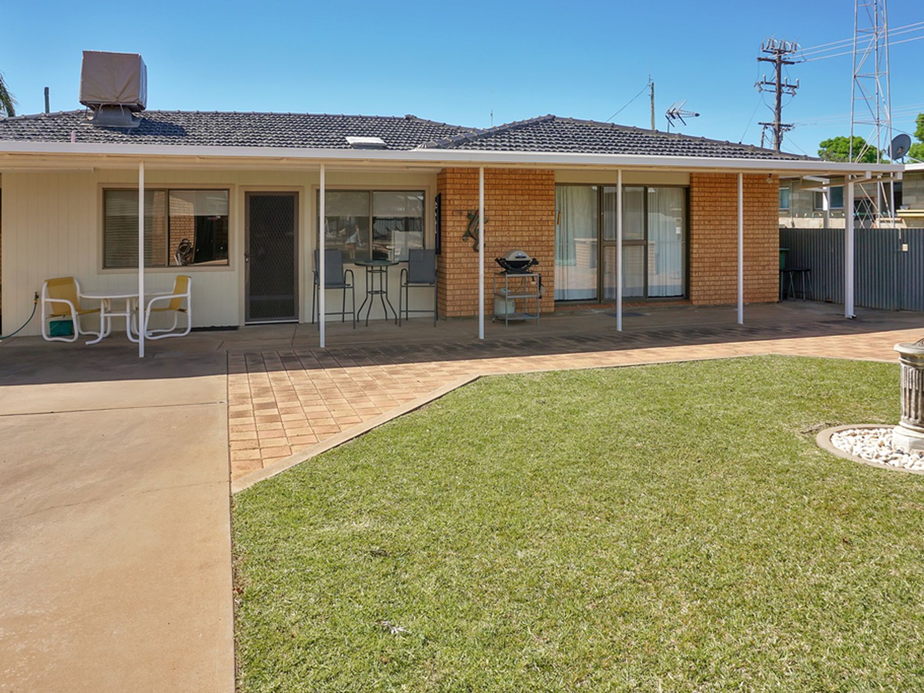 44 Court Street West Wyalong Quade Moncrieff Livestock Property