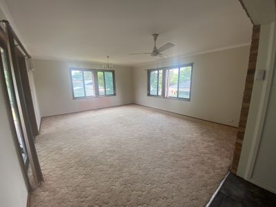 9 Warrina Road, Bradbury