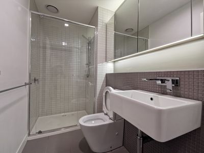 2007 / 38 Rose Ln, Melbourne