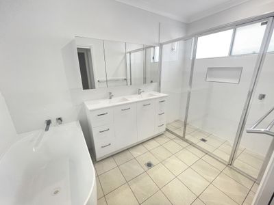 12 Current Court, Dubbo
