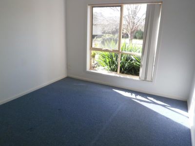 1 / 19 Cootamundra Court, Werribee