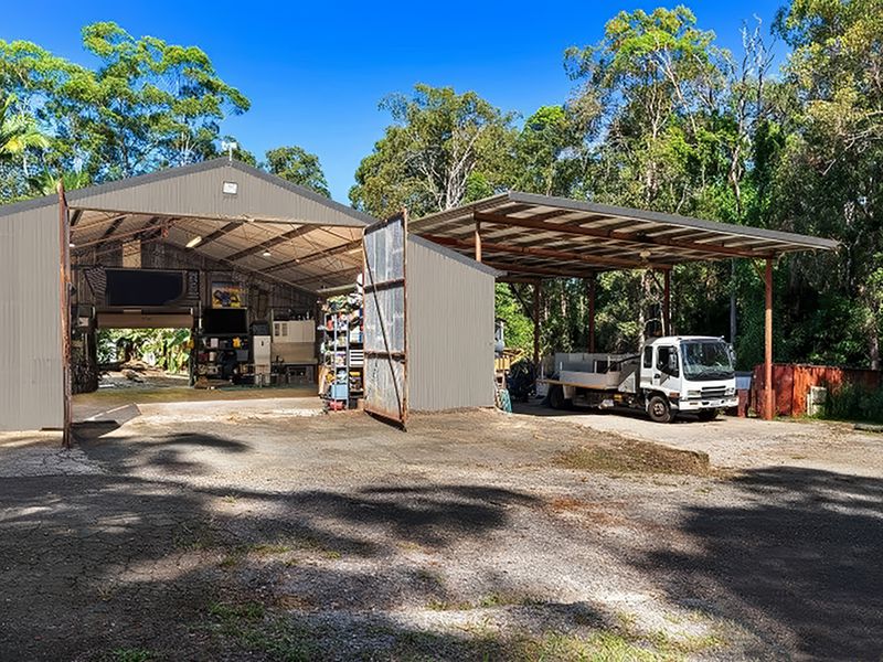 5 BED HOME WITH OVERSIZED SHEDS AND MECHANICS PIT 