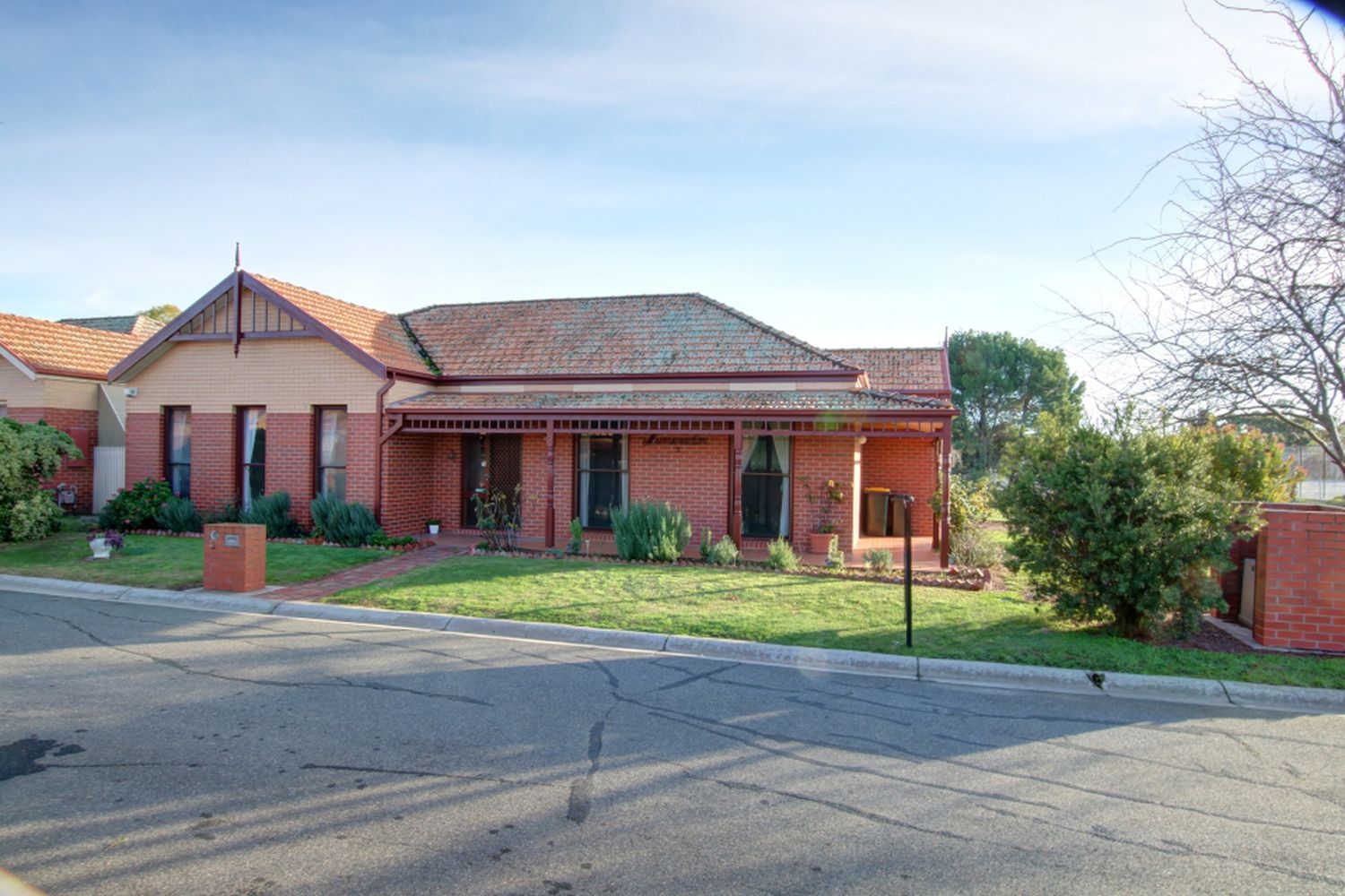 2 Hopkins Drive, Horsham