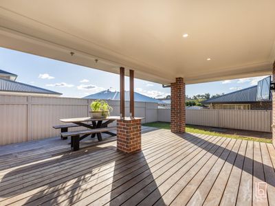 22 Grasstree Avenue, Woongarrah
