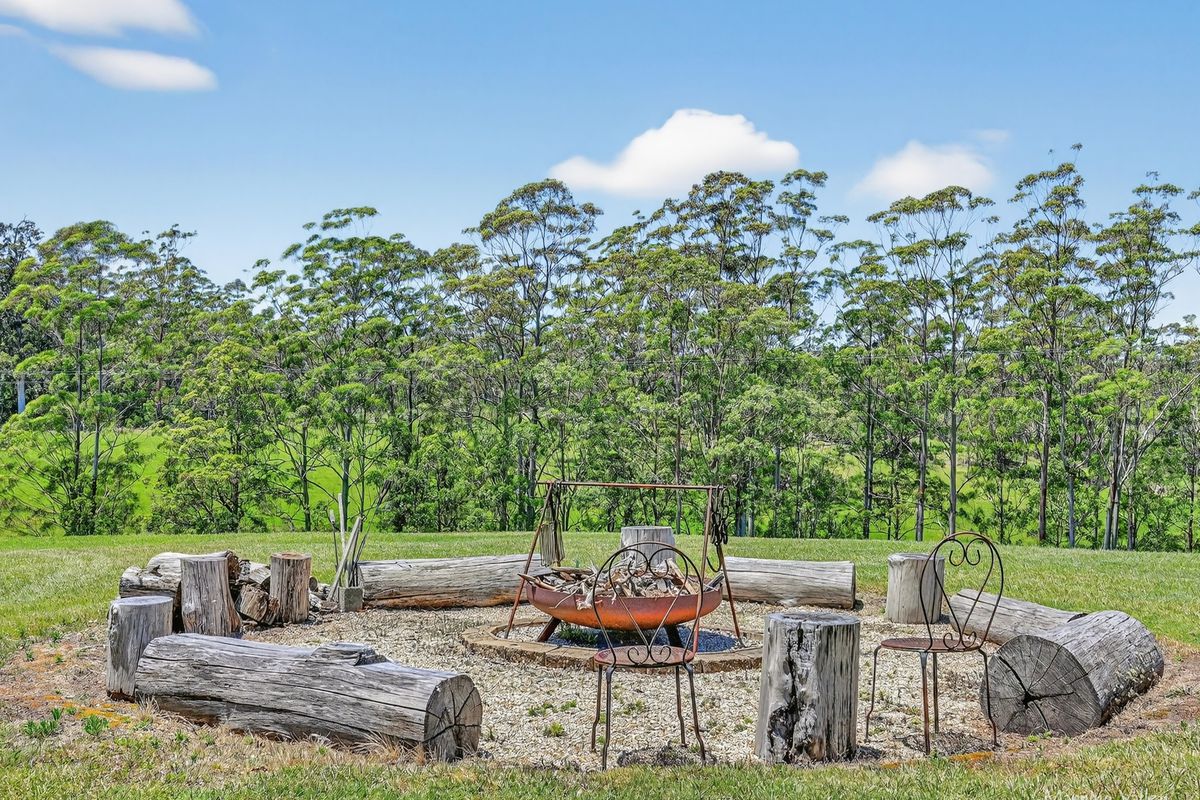 322 Hubbards Road North, Topi Topi