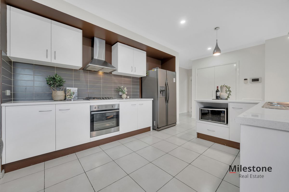 68 Sabel Drive, Cranbourne North