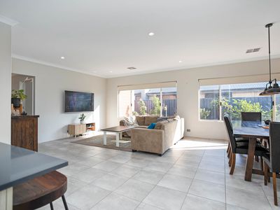 21 Sarsaparilla Ramble, Byford