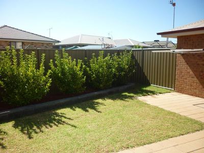 12 / 5 John Brass Place, Dubbo