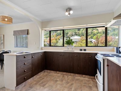 2 Brydon Way, The Wood