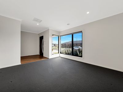9 Larneuk Drive, Cobblebank