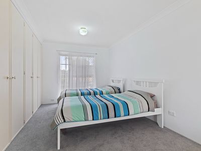1 West Close, Hawks Nest