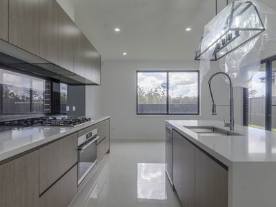 76 Contour Road, Austral