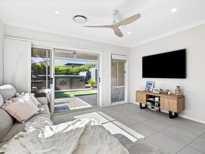 76 Loretto Way, Hamlyn Terrace