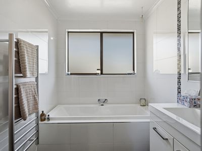 19 Gunn Parade, Low Head
