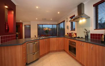 117 Robinswood Parade, Narre Warren South