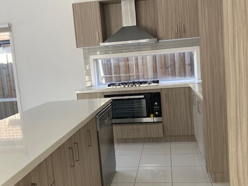 8 Gooseberry Rd, Aintree