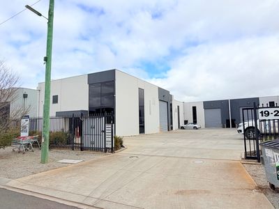 1 / 19 Concorde Crescent, Werribee