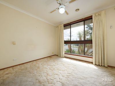 12 MAYFAIR DRIVE, Wodonga