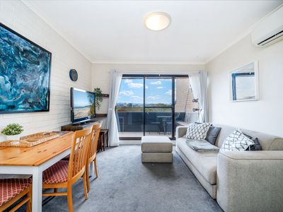 8 / 3 Garran Place, Garran