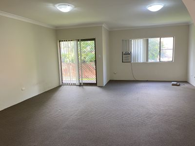 10/33 Queens Road, Westmead