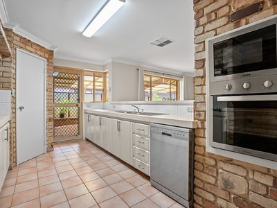 16 Frigate Close, Waikiki