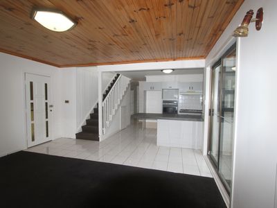 16 Pine Road, Bayswater