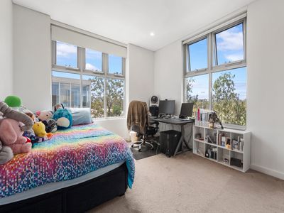 213 / 25 Regent Honeyeater Grove, North Kellyville
