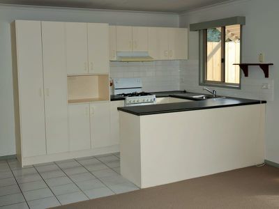 4 Bond Street, Hadfield