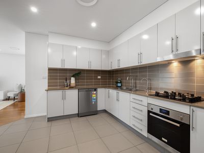 1 / 8 Carson Street, Dundas Valley