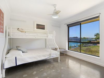 2 / 239 Stanhill Drive, Surfers Paradise