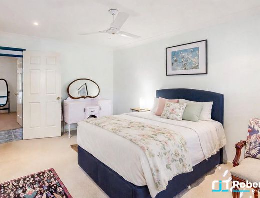 Spacious Home Offering Privacy, Pool & Side Access image 17