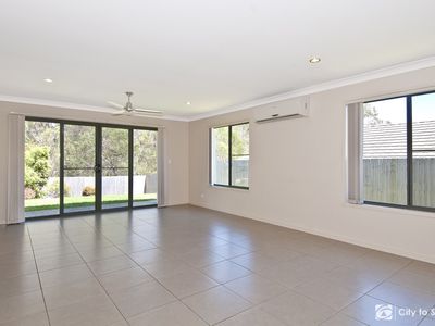 4 Somerset Terrace, Holmview