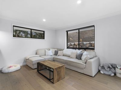 5 Eggleton Place, Wakerley