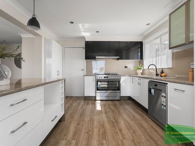 16 Amos Avenue, Blayney