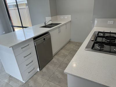 6 Lutea Loop  , Hilbert